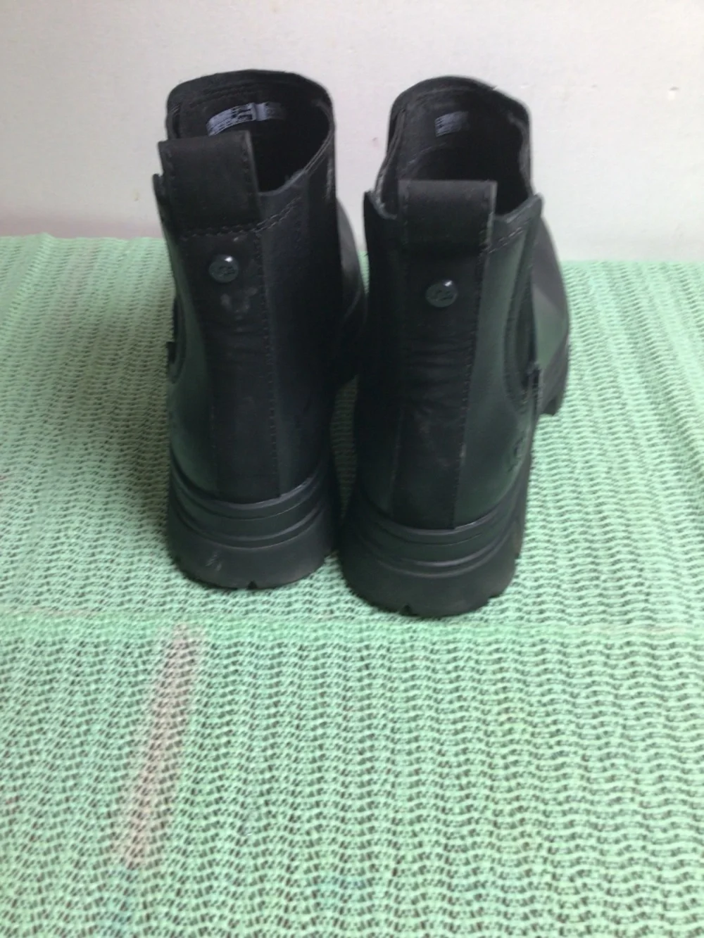 Ugg  leather slip on ankle boots Textile lining with stretch elastic   SZ 7